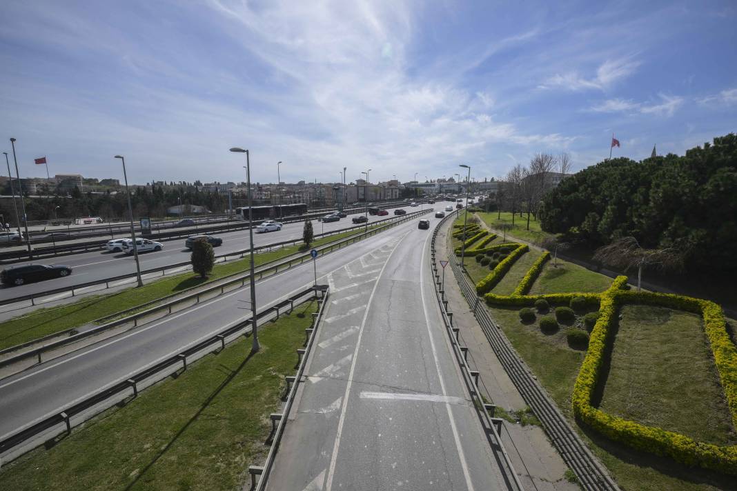 İstanbul'da seçim trafiği! Yollar boş kaldı. Yoğunluk 8’e düştü 9